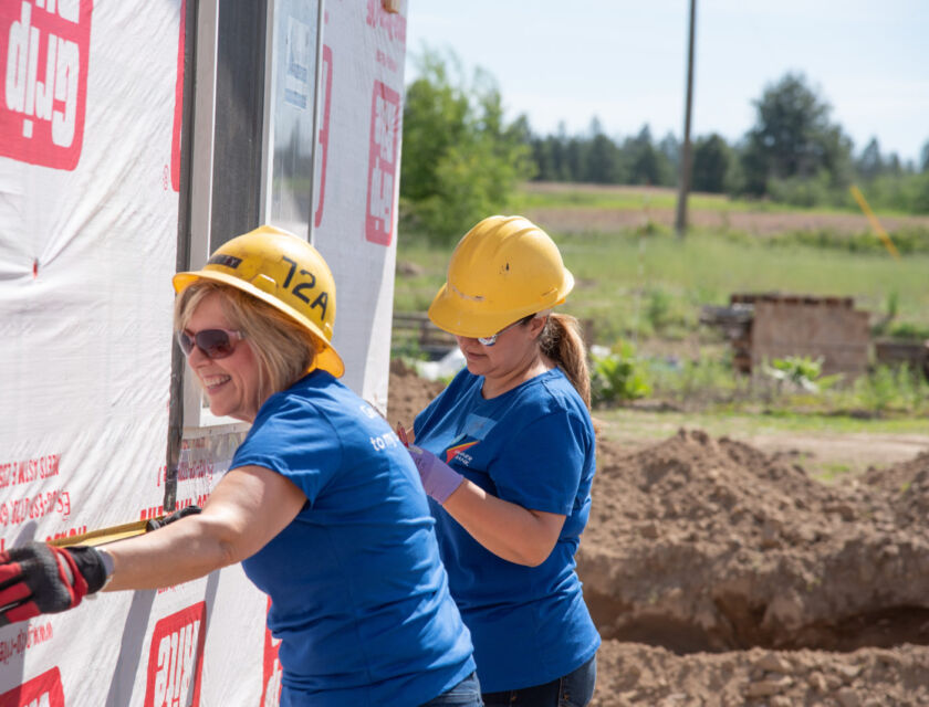 Banner Bank volunteers outside